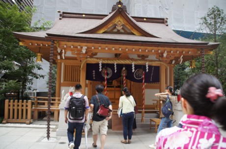 コレド室町敷地内にある福徳神社でご祈願