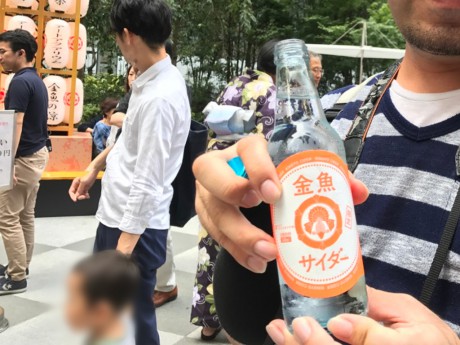 1本500円の金魚サイダー