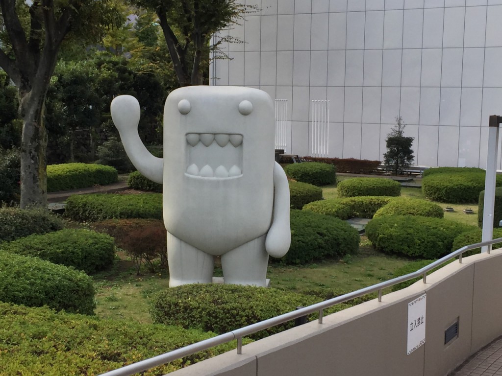 進撃のドーモくんがお出迎え!