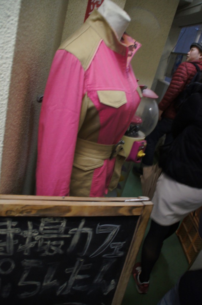 エレベーターを上がると何やら隊員の制服らしきものが!