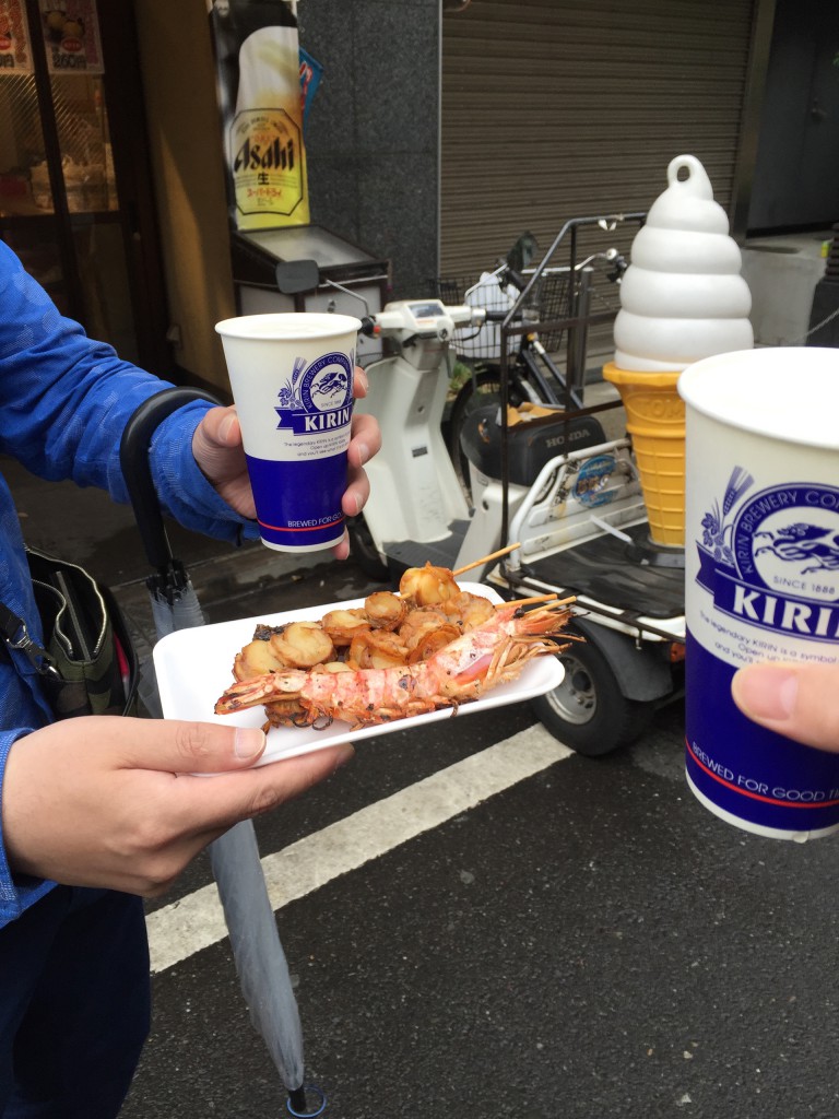 生ビールに串焼き二本で700円!