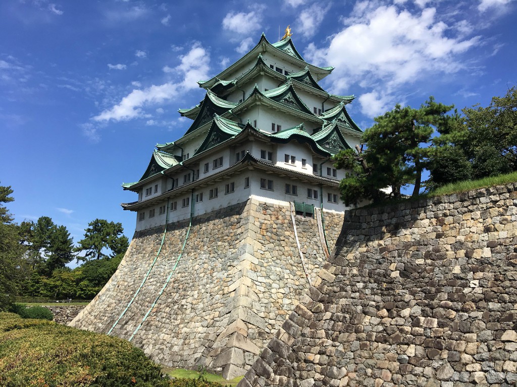 そびえ立つ和歌山城!